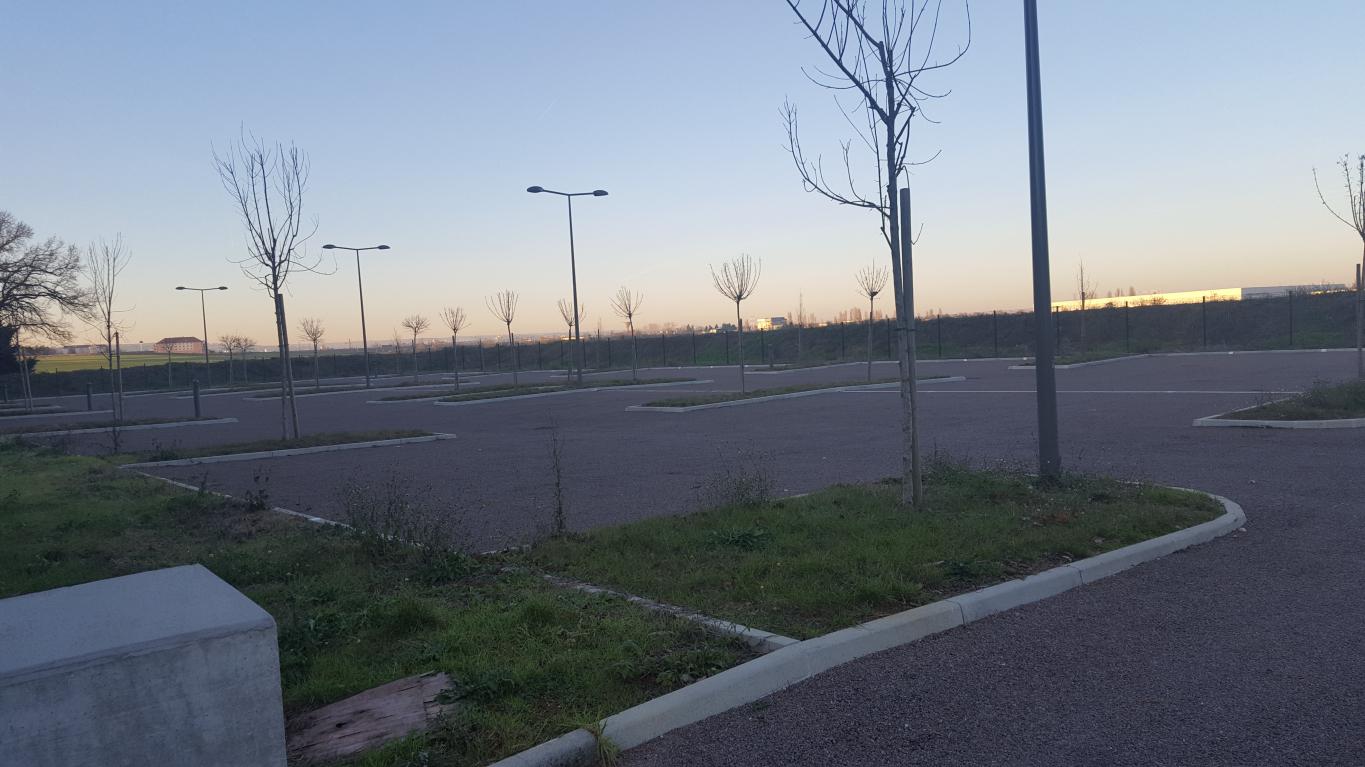 Parking Près de 60 Places